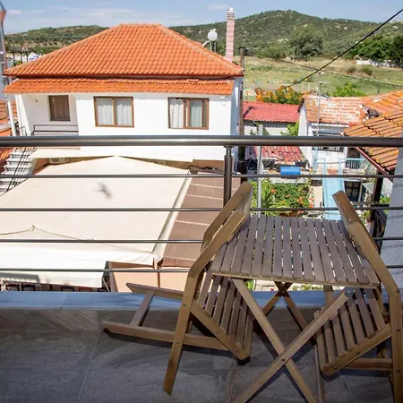 Capsulehotel Elenamou Ammouliana