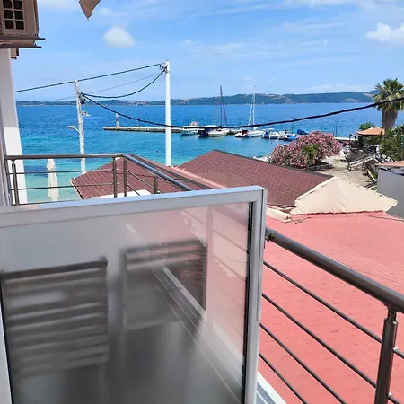 Elenamou Capsulehotel *