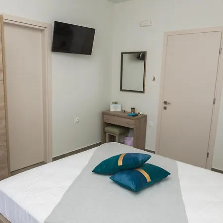 Elenamou Capsulehotel *