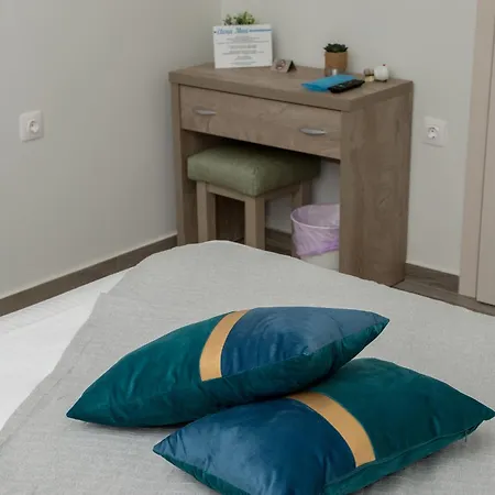 Elenamou Capsulehotel *